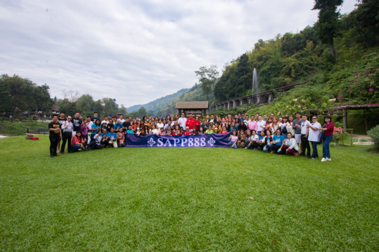 SAPP888 จัดทริปเที่ยวพานักธุรกิจ 200 คนไปล่องแพกาญจนบุรี 2 วัน 1 คืน